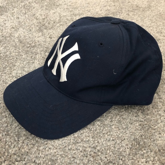 Hat - Picture 1 of 4